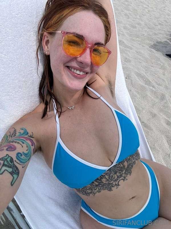 Beach babe 🌴