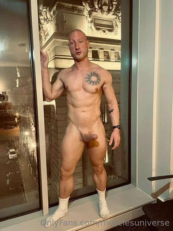 @liambranagh likes to show his fat cock! And watch how much ..
