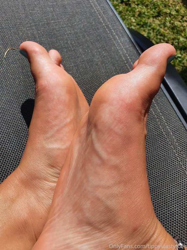 Come tickle my soles 🥰🥰🥰 #feetfetish #footlovers #ukfeetgirl..