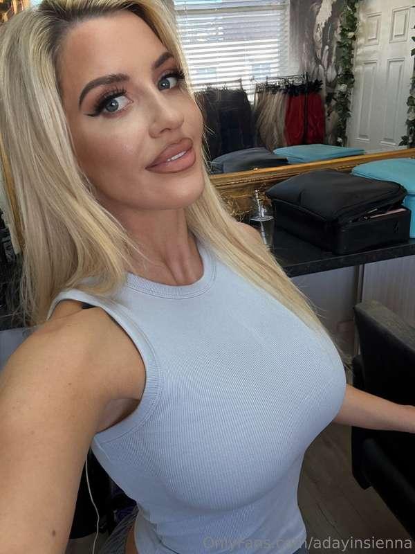 Full glam or natural? Guess which euro city I’ll be travelli..