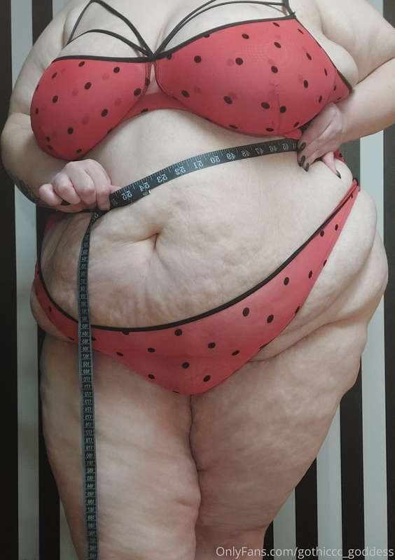 Goddess decided to take some measurements of her big juicy b..