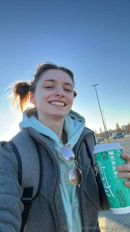 Hi cuties 🥰🥰🥰! Just a pic of me on my way to work. Last day ..
