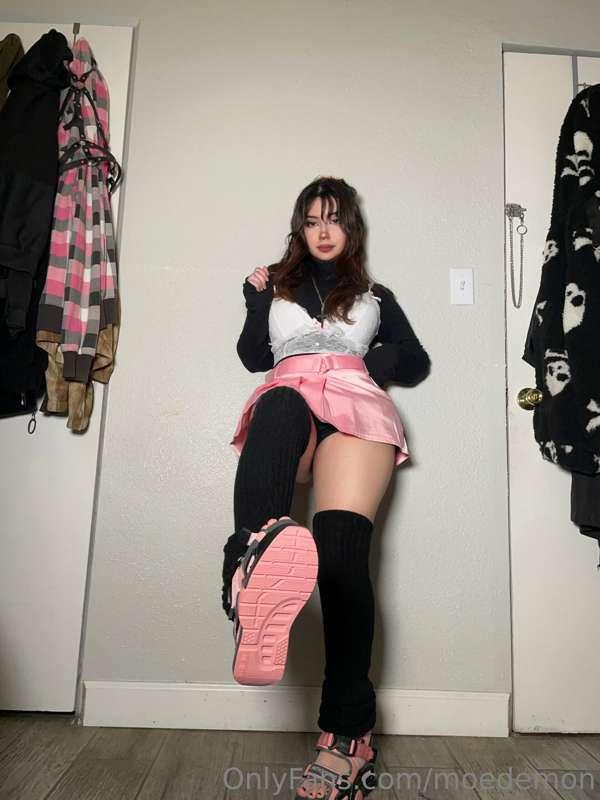 Heyyyy 💕 😜

For all you feet leg and ass lovers 🍑💕