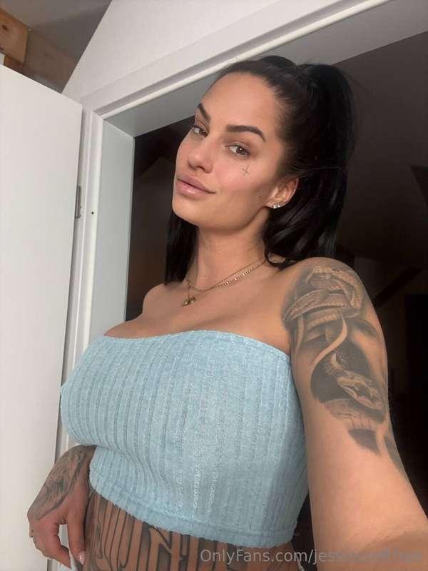 Wich photo do u like more.. one or two? ;P