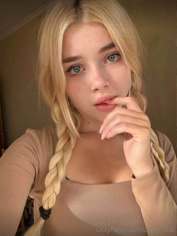 𝐅𝐑𝐄𝐄 𝐒𝐔𝐁👉 @candy_hotdoll 🙈🔞
Gorgeous doll for your hot desir..