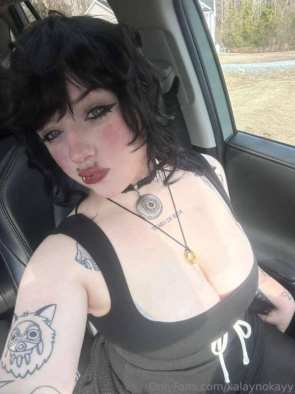 😗