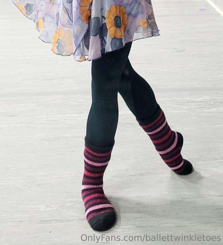 Ready for a cozy day of ballet 🩰🧦💃