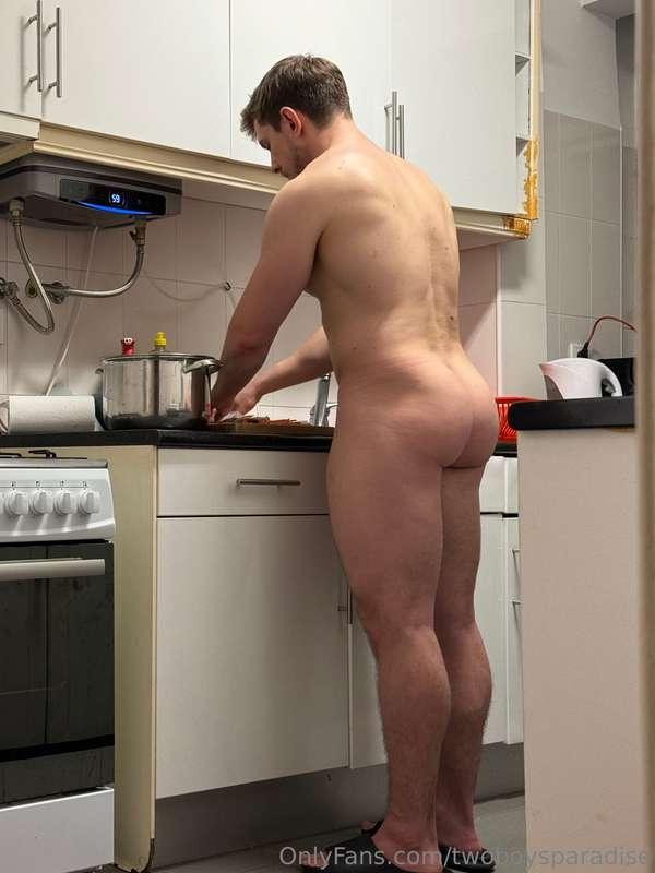 Dinner is almost ready, baby 😉🍑