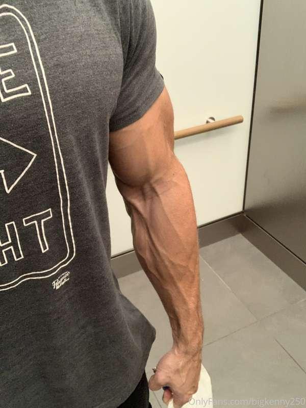 Pre-birthday cheat meal delivered 💪🏼🤴🏻