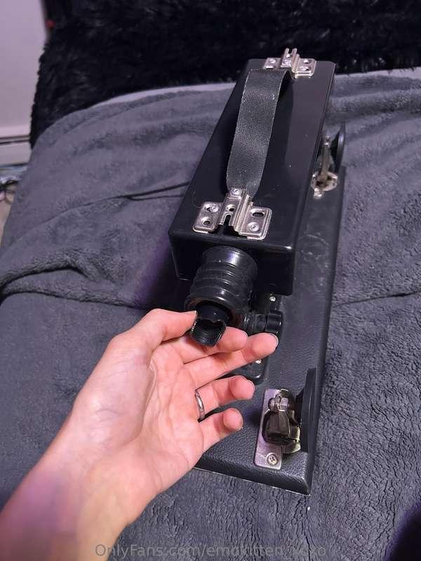 My sex machine broke! I'll send everyone who helps me get a ..
