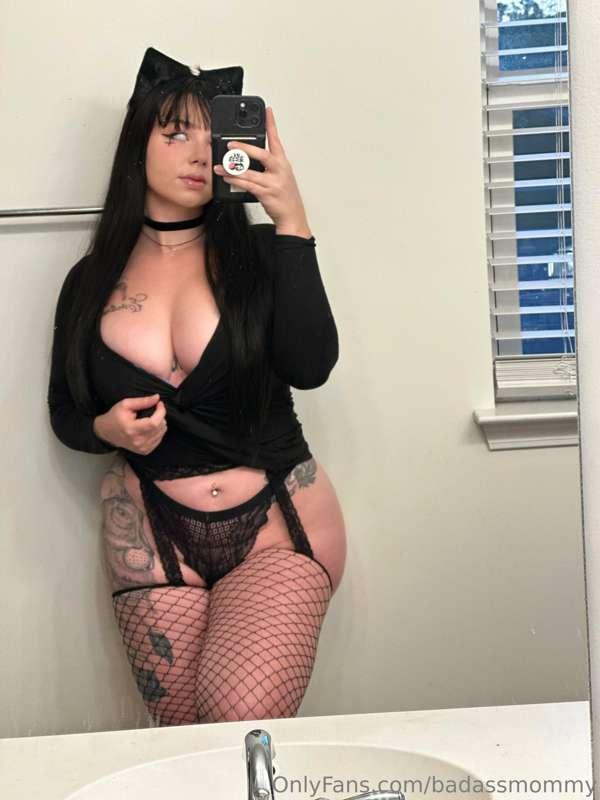 Meow (in goth)