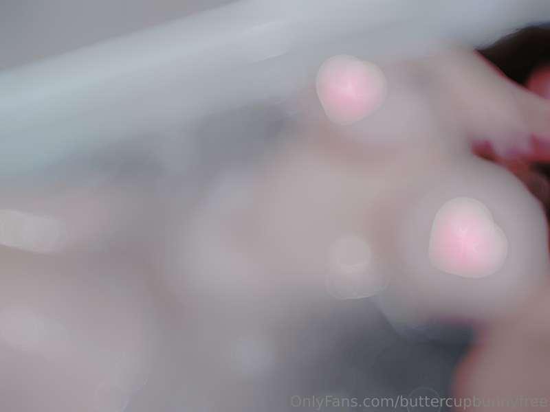 It's almost 2am and I'm in the bath
My hairdresser came over..