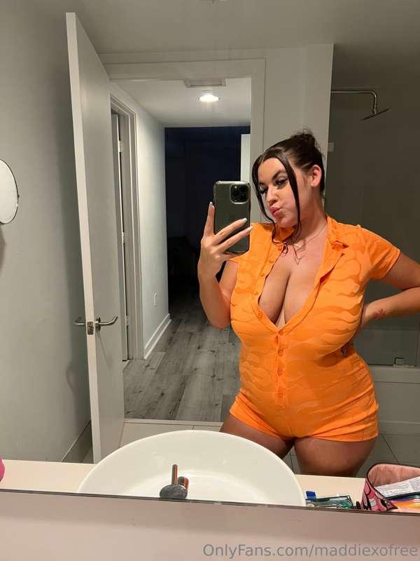 would you massage my tits for me? 🍒