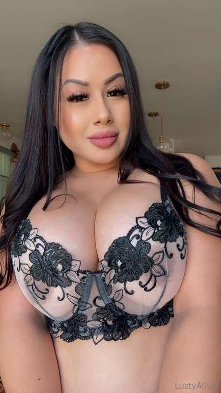 This mouth was made to worship your cock 👅