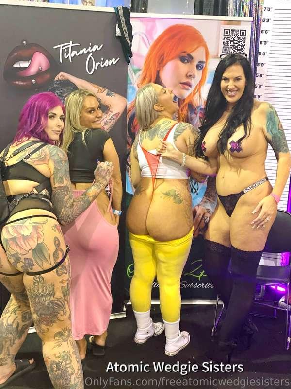 Met the infamous Fallon Jane and inked2plz at exxxotica Chic..
