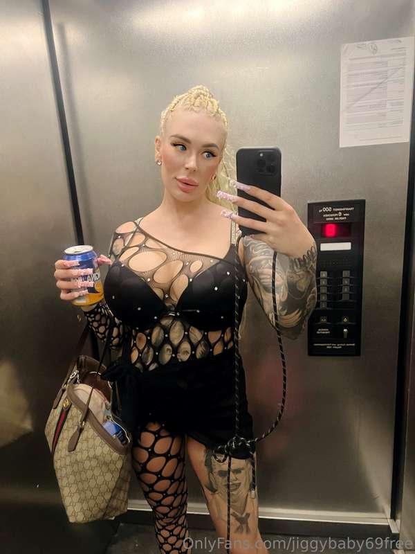 Good morning… it‘s hot outside here in Berlin 🌡️☀️🥵 Even thi..