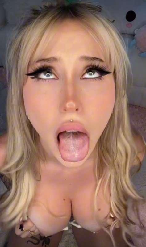 This video is so hot mmmm imagining you cumming on my face....