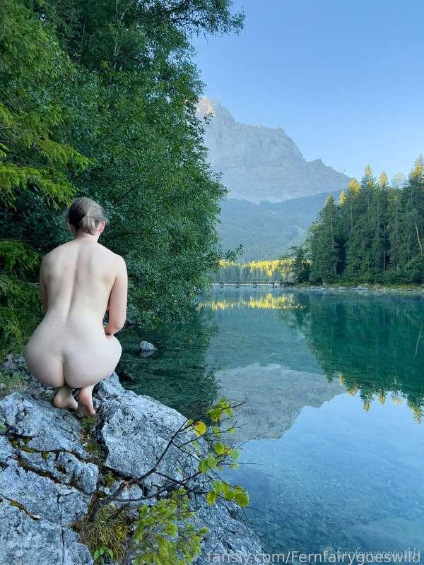 Today's IG post

#fyp #outdoors #classy #curvy #artistic #public #nudist #naturist #butt #ass #natural #nature