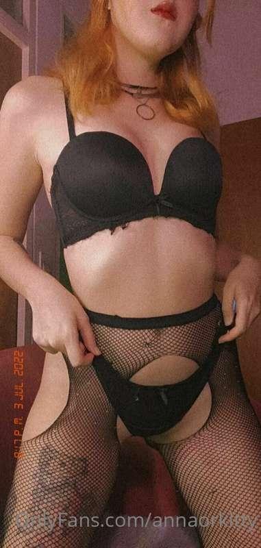 Do you like fishnets? 🤭

I think they make my ass looks so h..