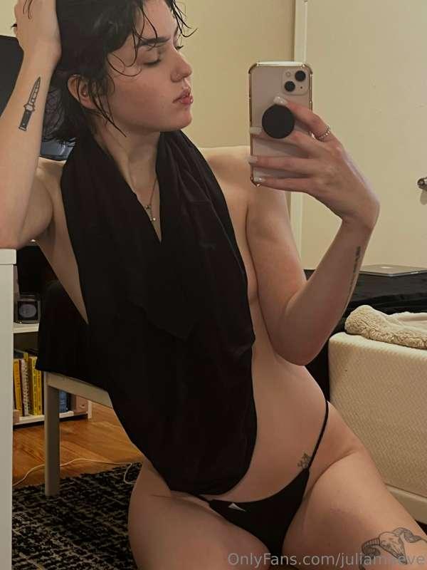 genevievelavigne image #0