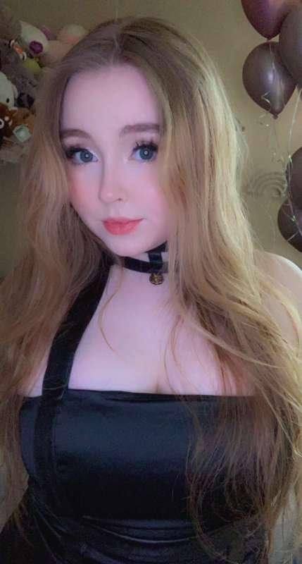 Yor cosplay without the wig (lower tiers +)