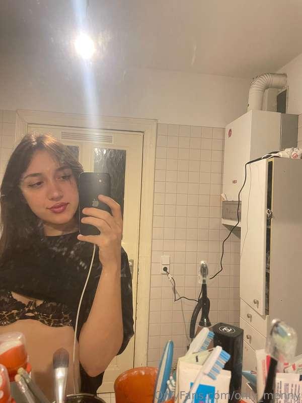 More hot(ter) pictures in your dms 😊😘