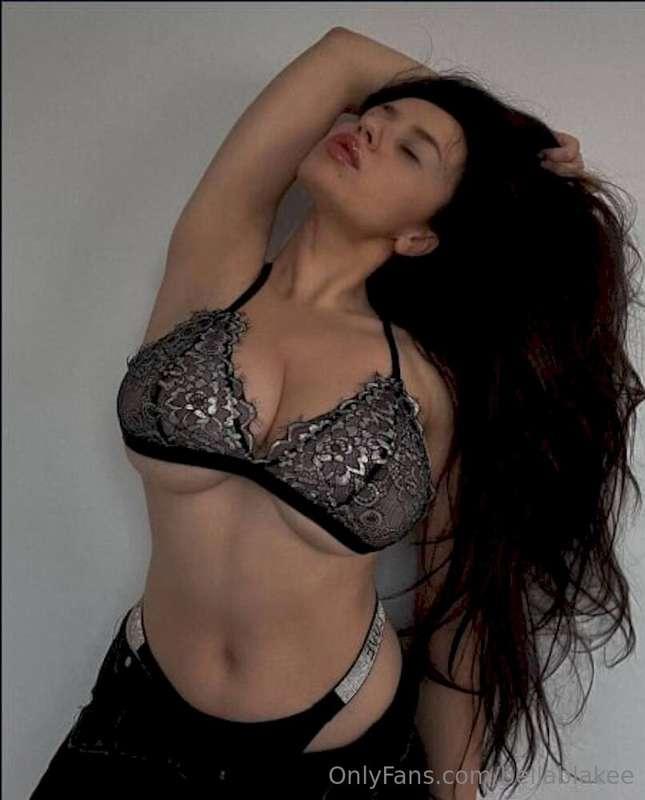 Lustful doll @ksenia_leoni WITH A CREAMY PUSSY🍦💘Text her @ks..