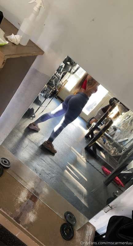 who else enjoys working out as much as i do? stick with me b..