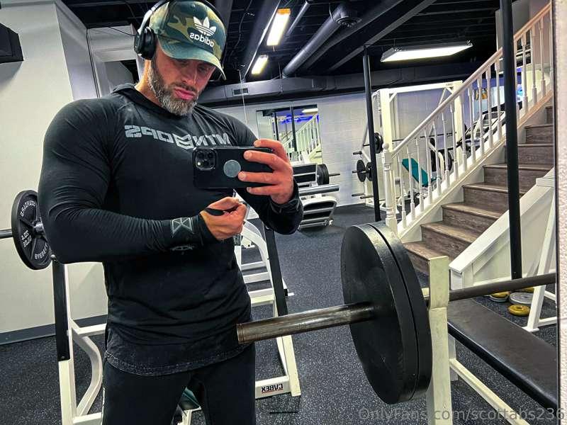 Gym Therapy 😈💪🏻 #fitdad #muscles