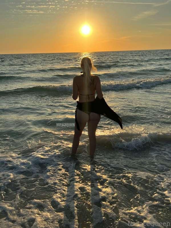 View my ass on the beach ☀️