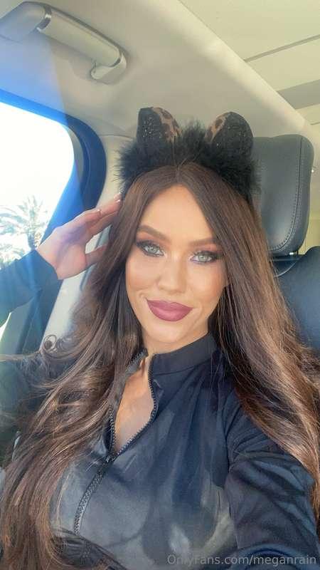 I have so many Halloween looks to show you!!