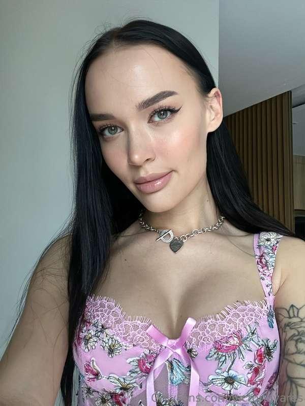 Give me a sign if you think I’m cute 💖