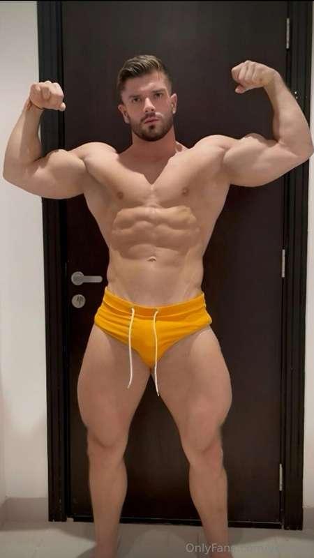 Video 37A sexy muscle flexing video in orange swimming trunk..