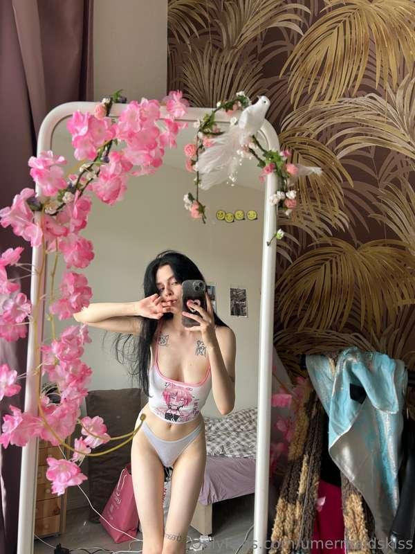 Flowers in the decor, flowers in the mood 🌸✨