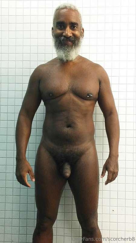 Tummy Tuesday!  #beard #musculardaddy #gay #feet #gaycruisin..