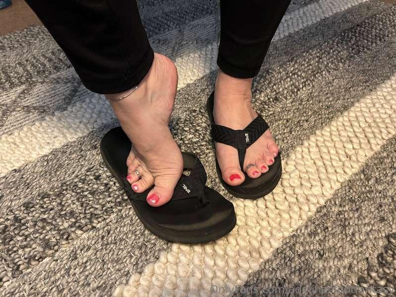 Do you like toe rings or toe prints more??