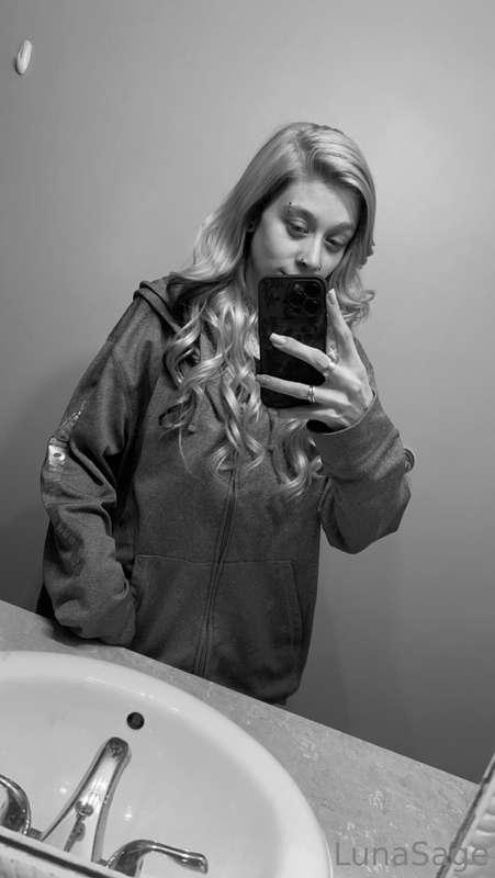 Last day of March! Can we hit my goal babies🥵👀🥹 first photo ..