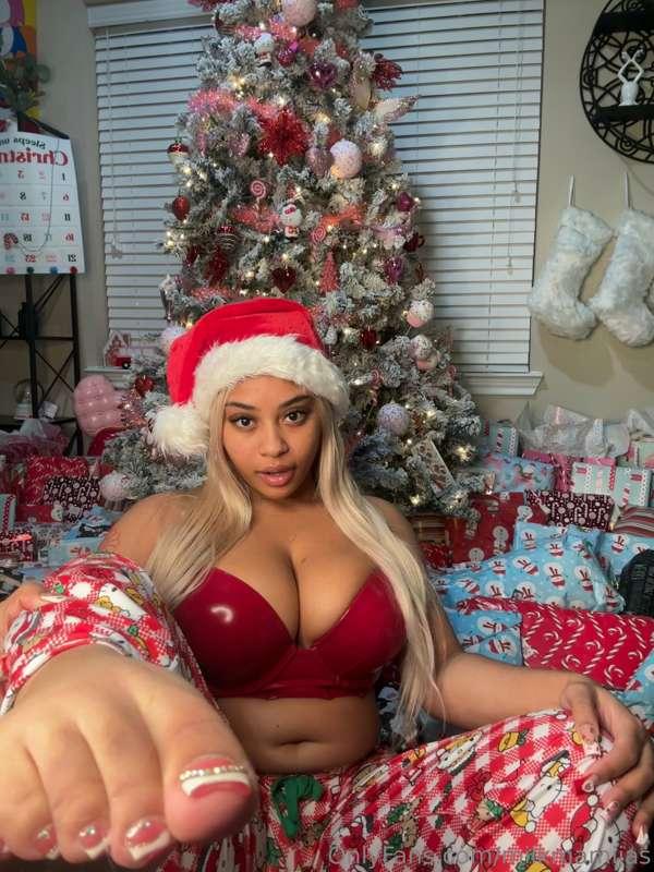 Merry Christmas Loves 🎁❤️ Can I leave Some xxx Xmas pics in ..