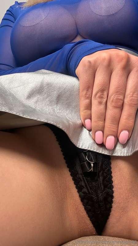 Have you seen what's under these black panties?😈