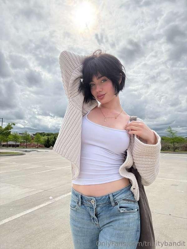 Happy Thursday ❤️ How's your day going so far? Send me a mes..