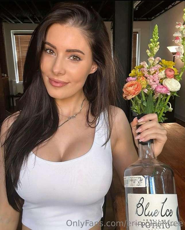 Y’all ready for the weekend? 💖🥂