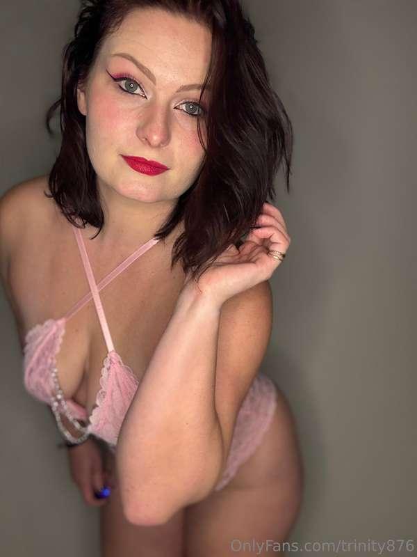 Very naughty ppv coming to your DMs later today.. full outfi..