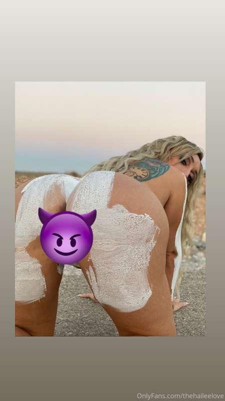 Unlock to see my painted pussy!
