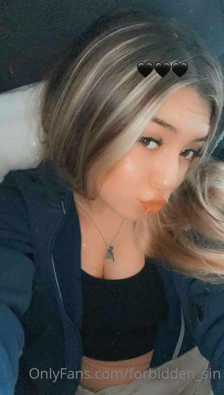 @xolatina is a college freshman who loves to fuck strangers😘..