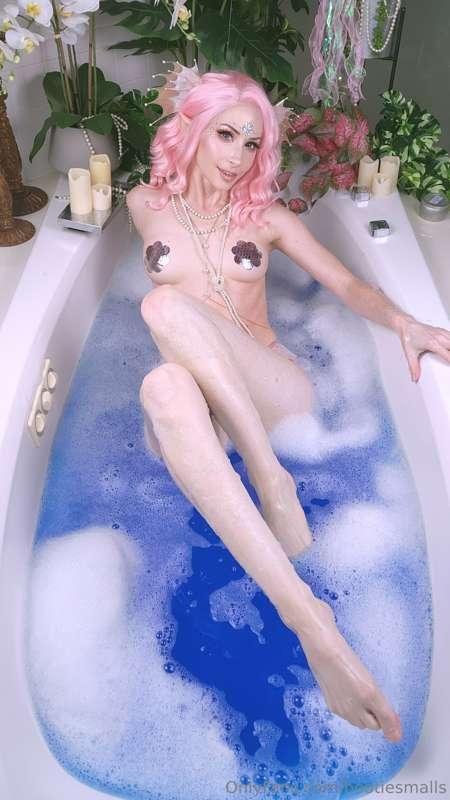 This set is up over on the VIP page! I get reeeal wet