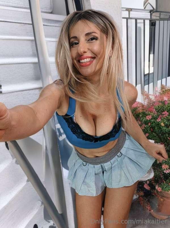 Saturday seduction 🔥 Should I start with a slow, sensual str..