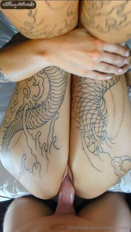 ❤️Tattooed pawg dahlia Ray takes a pussy beating in missiona..
