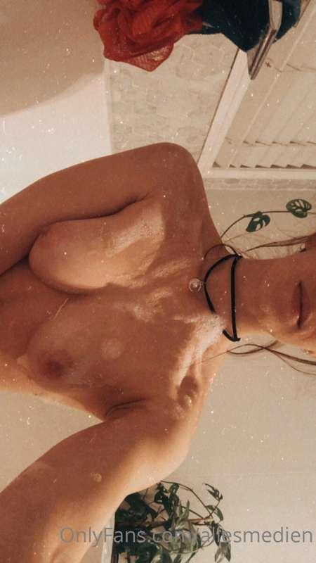 We love some bath bubble boobs 😉