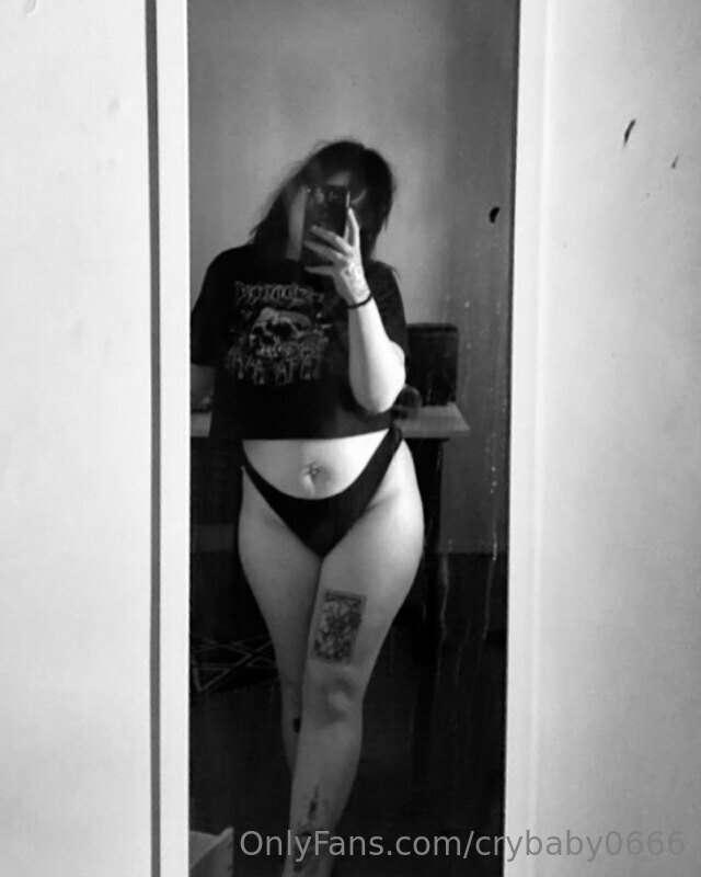 I should wear buttplugs around more often, it feels nice but..