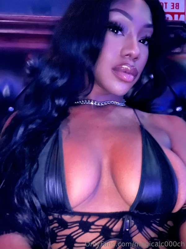 online now looking for someone to keep me company I'm so lon..